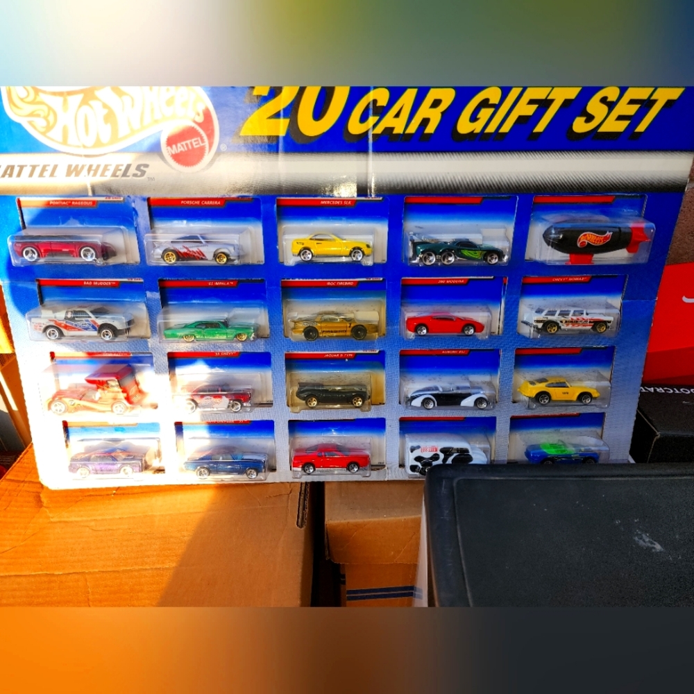 20 car gift set late 90's hotwheels.